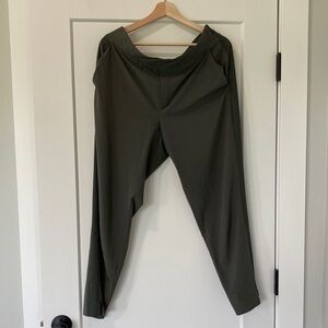 Athleta Brooklyn Ankle Pants Size 12 Green Travel Commute Casual Athleisure